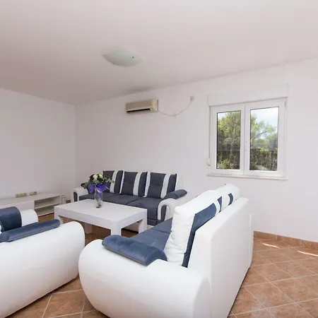 Apartman Tomislav شقة *